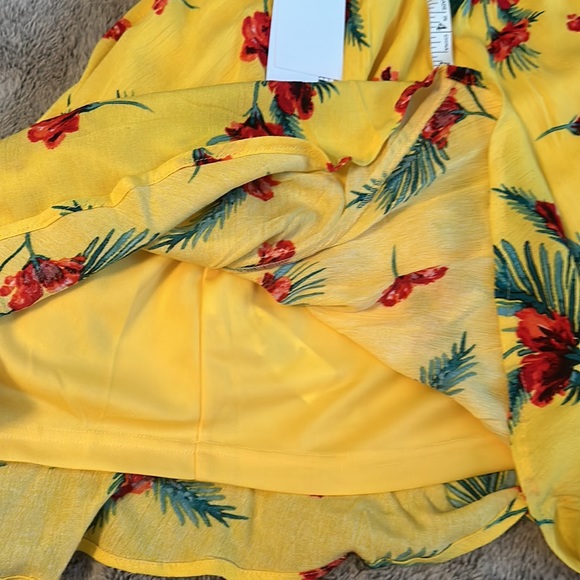 Just Fab yellow summer skirt. - Picture 2 of 4